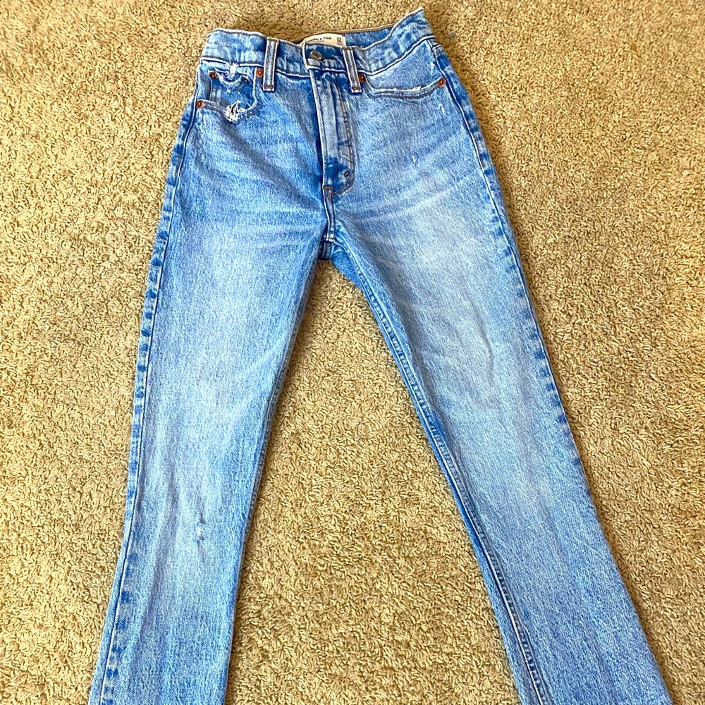 Abercrombie 90’s high rise jeans